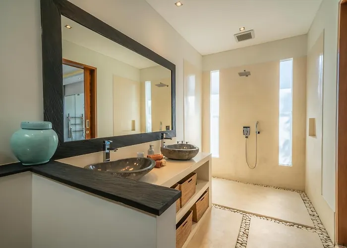 Cuatro : Amazing 3br In - Perfect Location Villa *