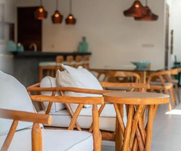 Cuatro : Amazing 3br In - Perfect Location Villa *