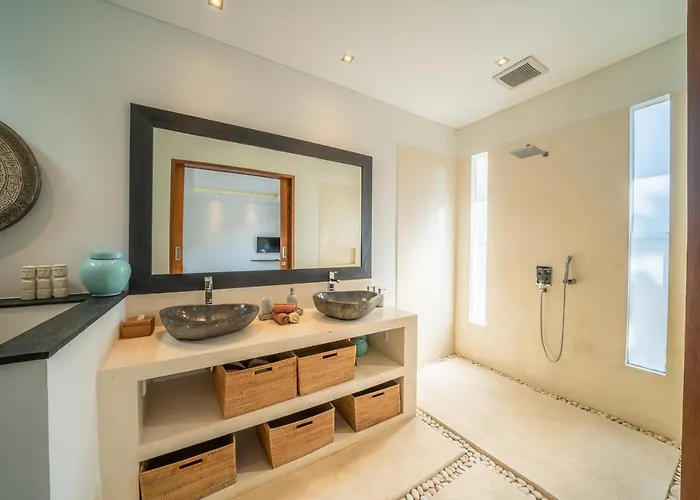 Cuatro : Amazing 3br In - Perfect Location Villa Seminyak