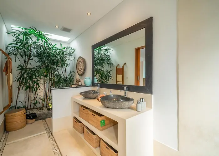 Cuatro : Amazing 3br In - Perfect Location Villa Seminyak