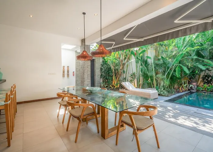 Villa Cuatro : Amazing 3br In - Perfect Location Seminyak