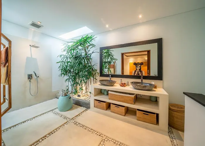 Cuatro : Amazing 3br In - Perfect Location Villa Seminyak