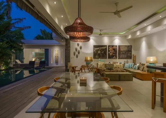 Villa Cuatro : Amazing 3br In - Perfect Location Seminyak